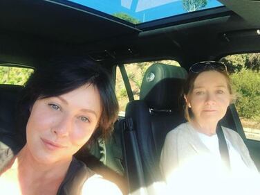  Shannen Doherty mostra la ricrescita dei capelli 4