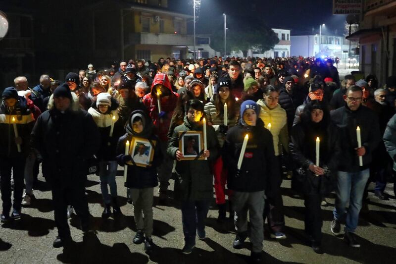I genitori di Manuel alla fiaccolata per i coniugi uccisi 14