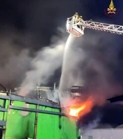 Incendio al centro commerciale a Castel Romano 2