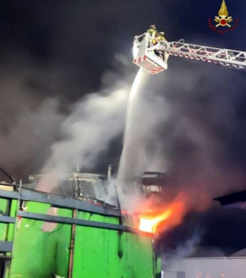 Incendio al centro commerciale a Castel Romano 2