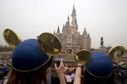 Shangai, apre il primo Disneyland cinese  10