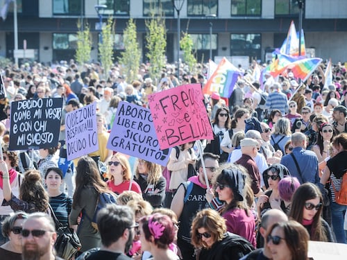 Tra femministe e Forza Nuova a Verona è il giorno dei cortei