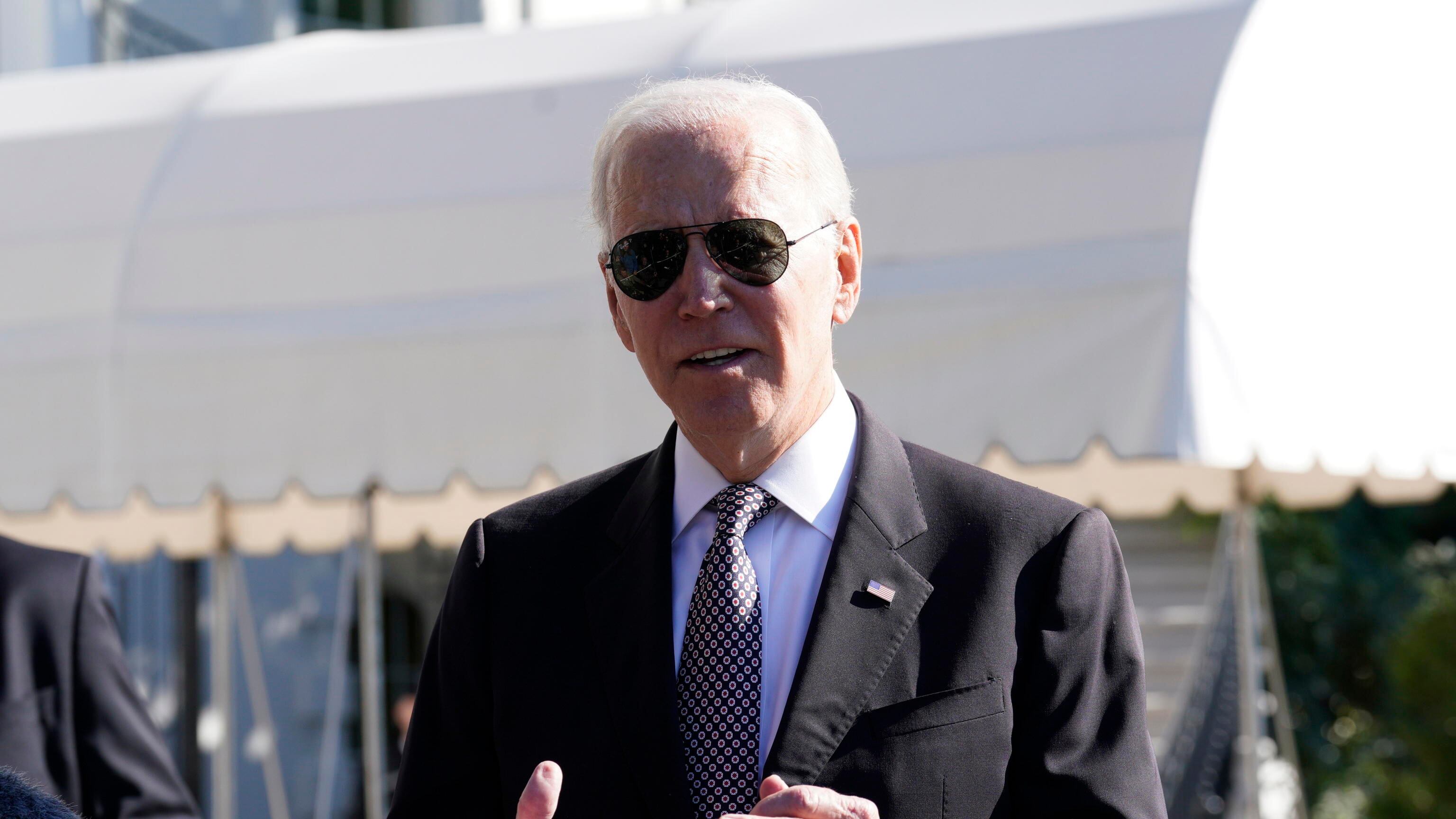 Allarme nucleare, Biden: "Il mondo rischia l'Armageddon"