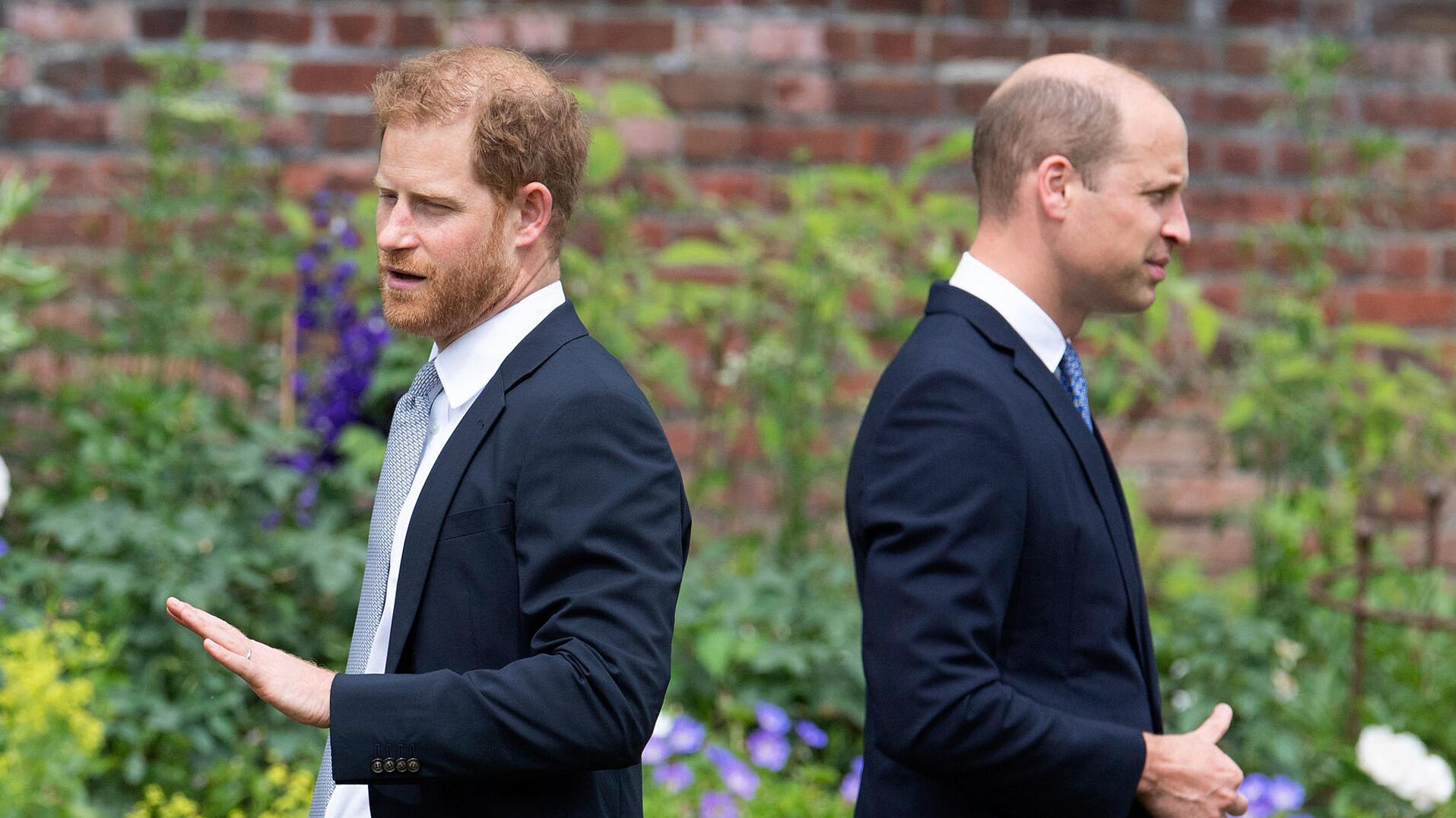 "Un nuovo libro dopo la morte di re Carlo". La mossa di Harry contro il principe William