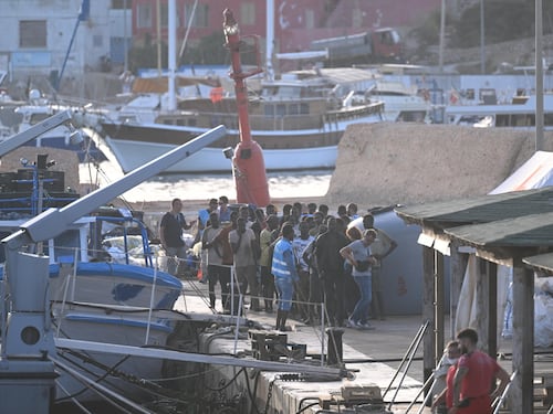 "Non solo detenzioni e rimpatri". La Cei fa la predica al governo