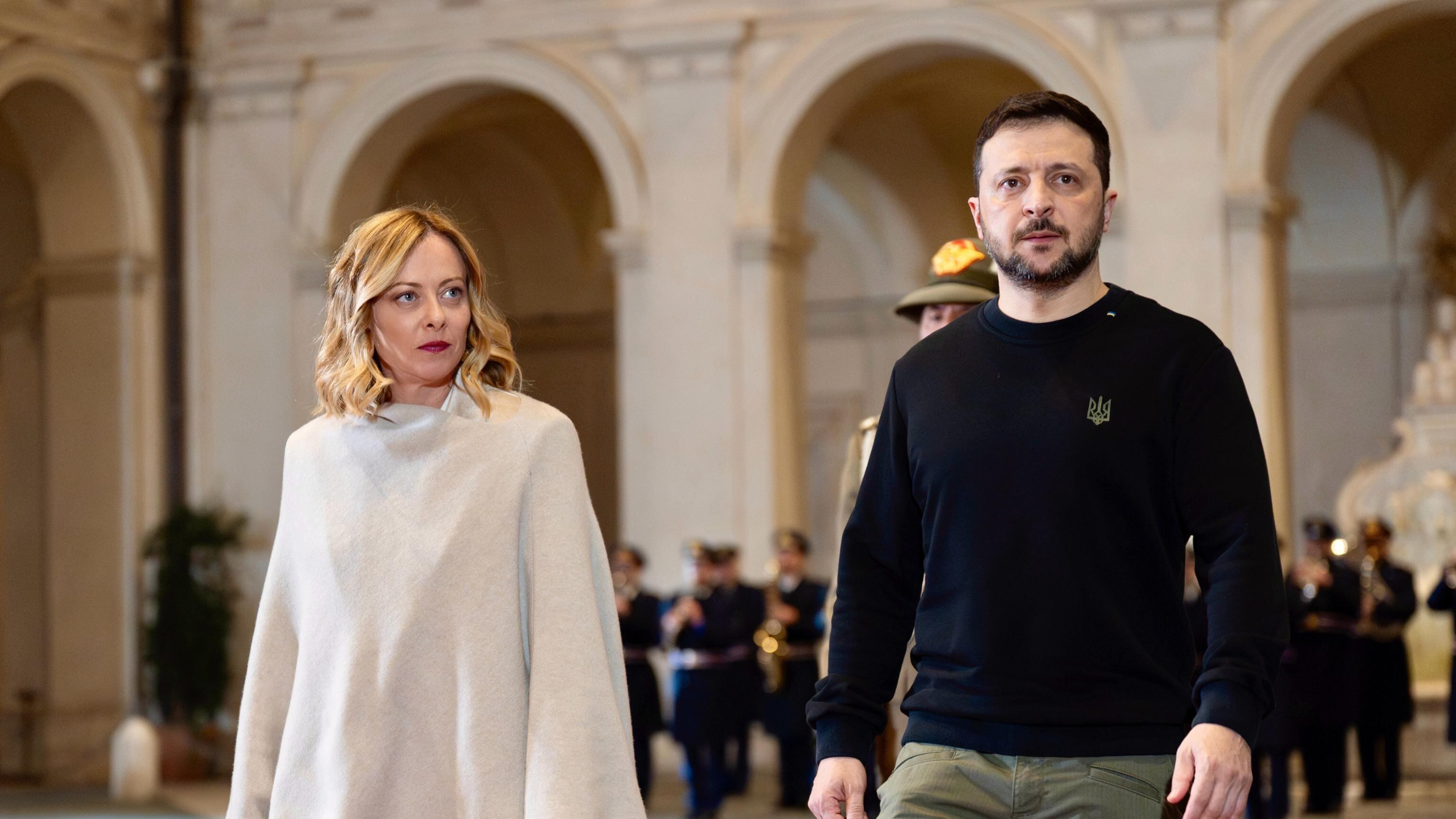 “Ha rimosso le foto con Zelensky”. L’ultima bufala del Pd sulla Meloni