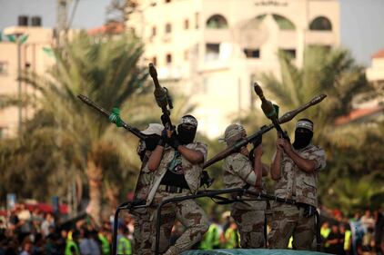 Hamas "diploma" le reclute del campo estivo 17