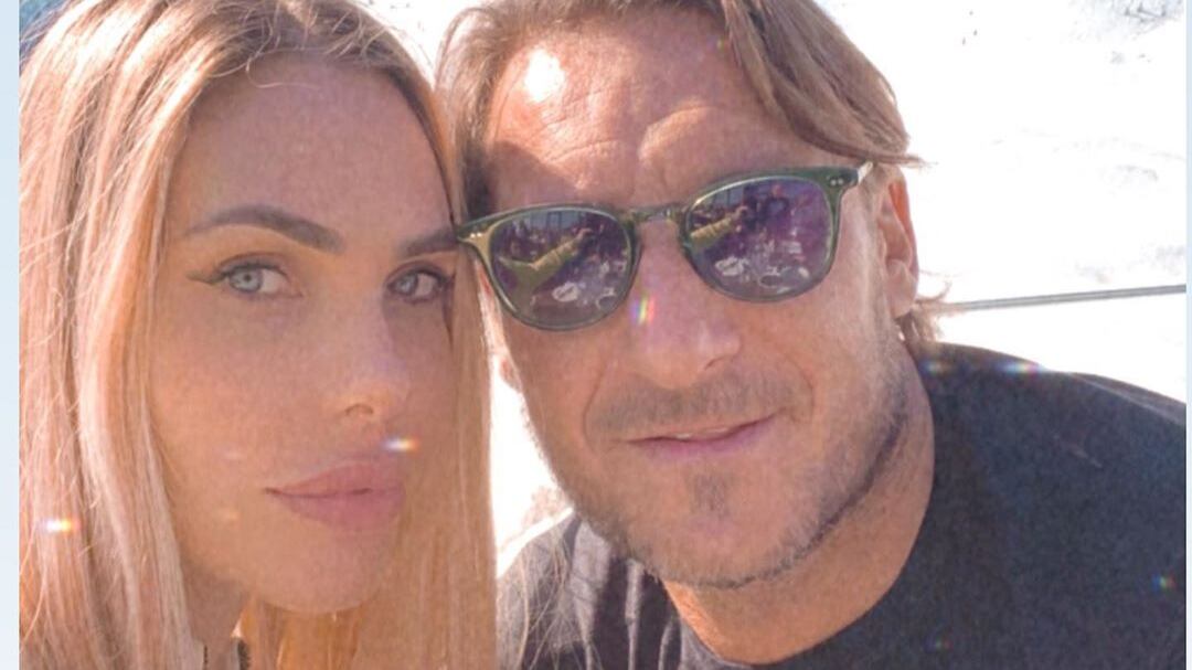 Il mal di gola, poi la febbre alta Totti positivo insieme alla Blasi