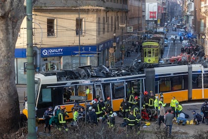 Tram deragliato, le foto dei soccorsi 14