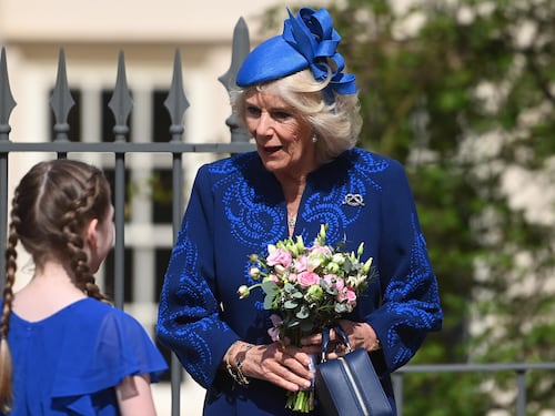 “Non è negoziabile”. Carlo contro Harry per difendere Camilla