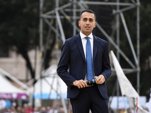 Dalla Sicilia a Ischia Così M5S difende l'illegalità "necessaria"