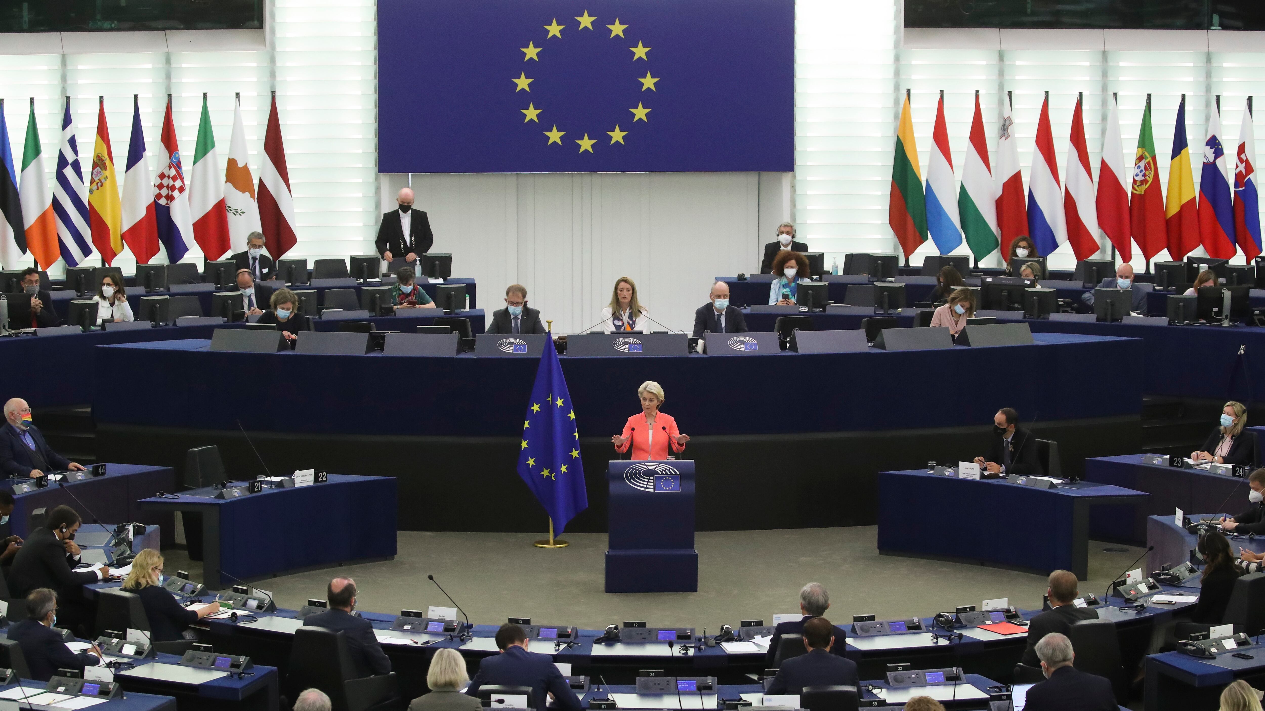 Alta tensione tra Ue e Polonia. Von der Leyen: "Stop ai fondi". Varsavia: "Come il terzo Reich"