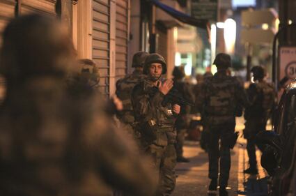 Parigi, blitz delle forze armate  1
