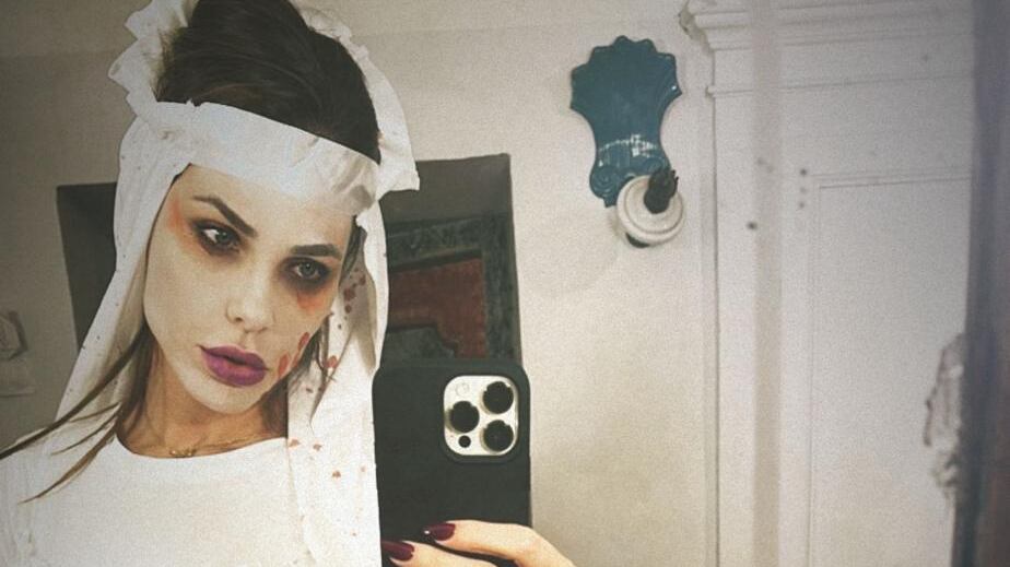 Ilary Blasi si trasforma in... sposa cadavere