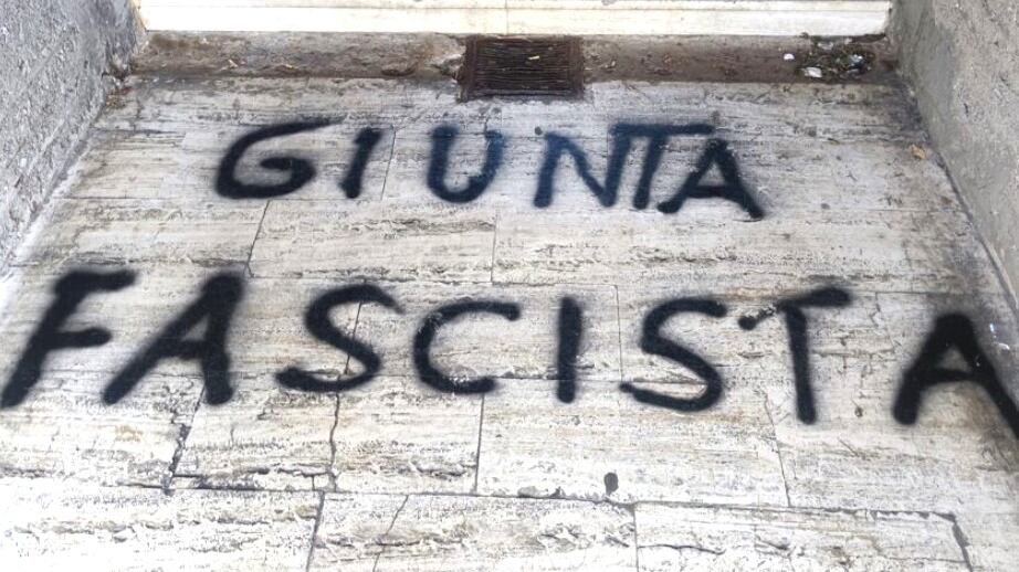 Frasi choc contro Almirante e il centrodestra: è caccia ai vandali