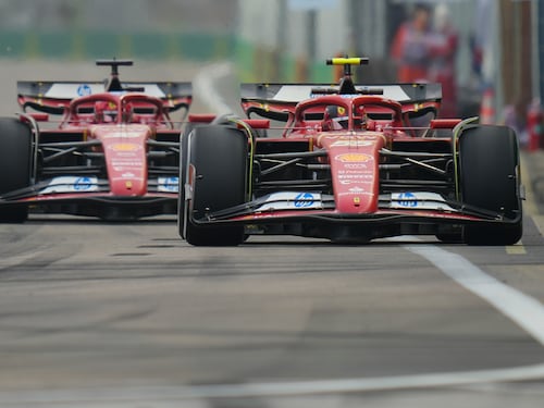 F1, duello Ferrari-McLaren nelle libere a Singapore: vicinissimi Leclerc e Norris