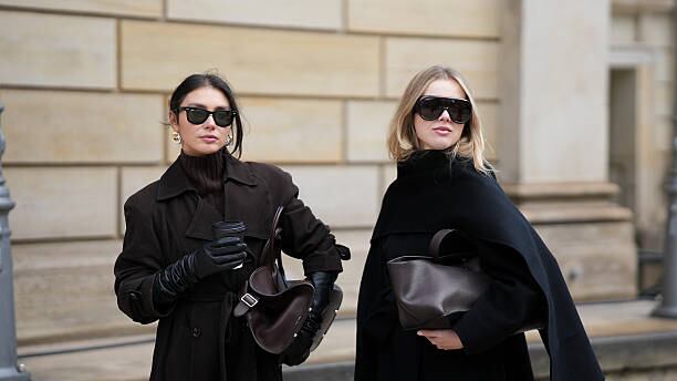 Scoaf coat, il cappotto con sciarpa incorporata. 5 look trendy da mattina a sera