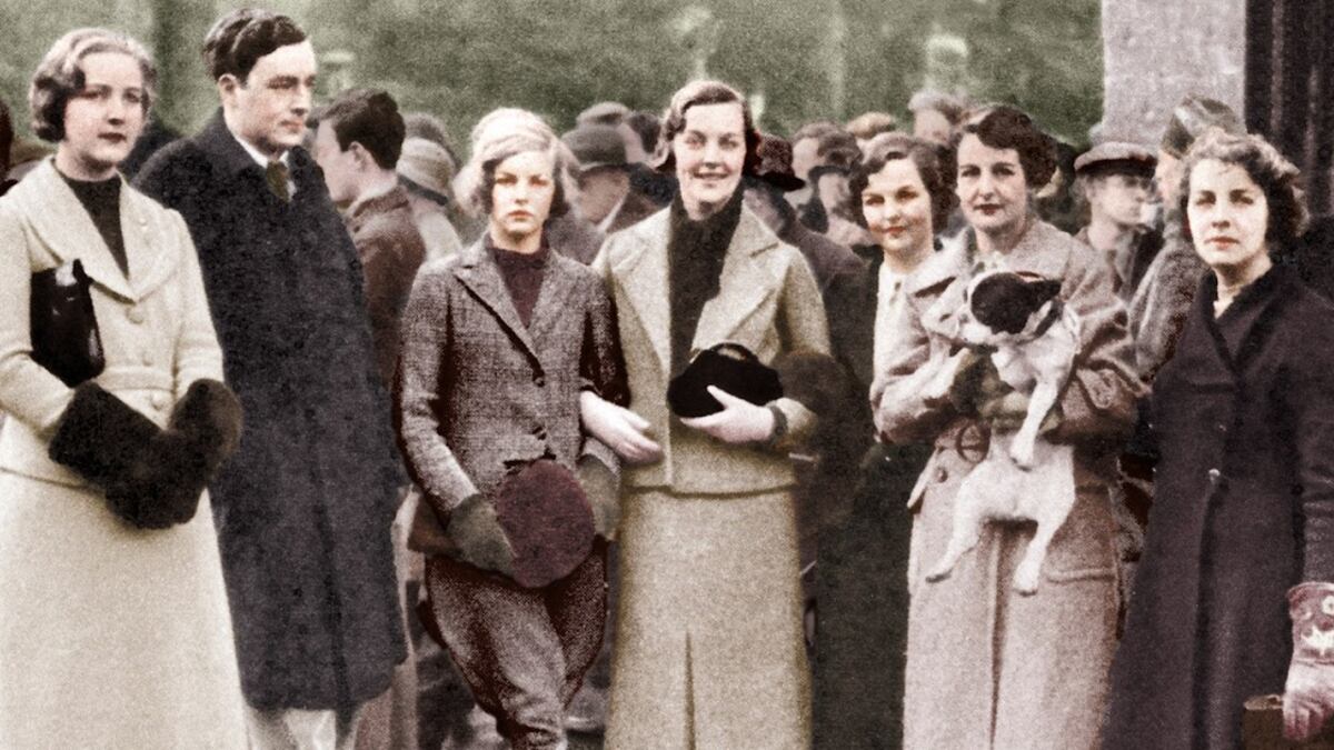 "Vi svelo il caso Mitford le sorelle in giallo"