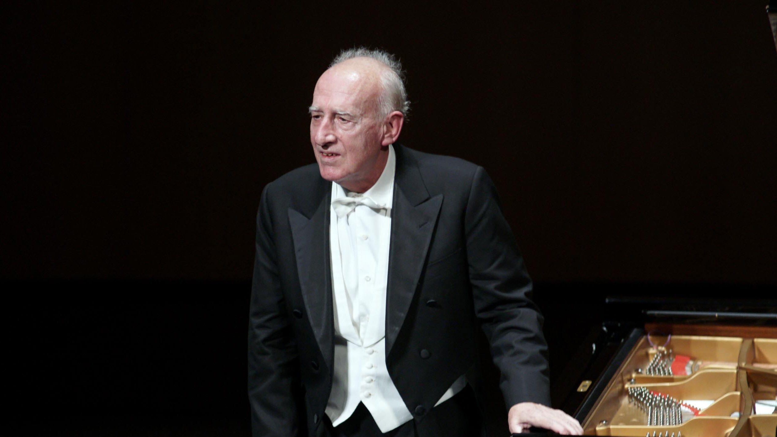 Il tocco senza fronzoli di un pianista leggendario. "Avrei voluto conoscere tanta altra musica..."