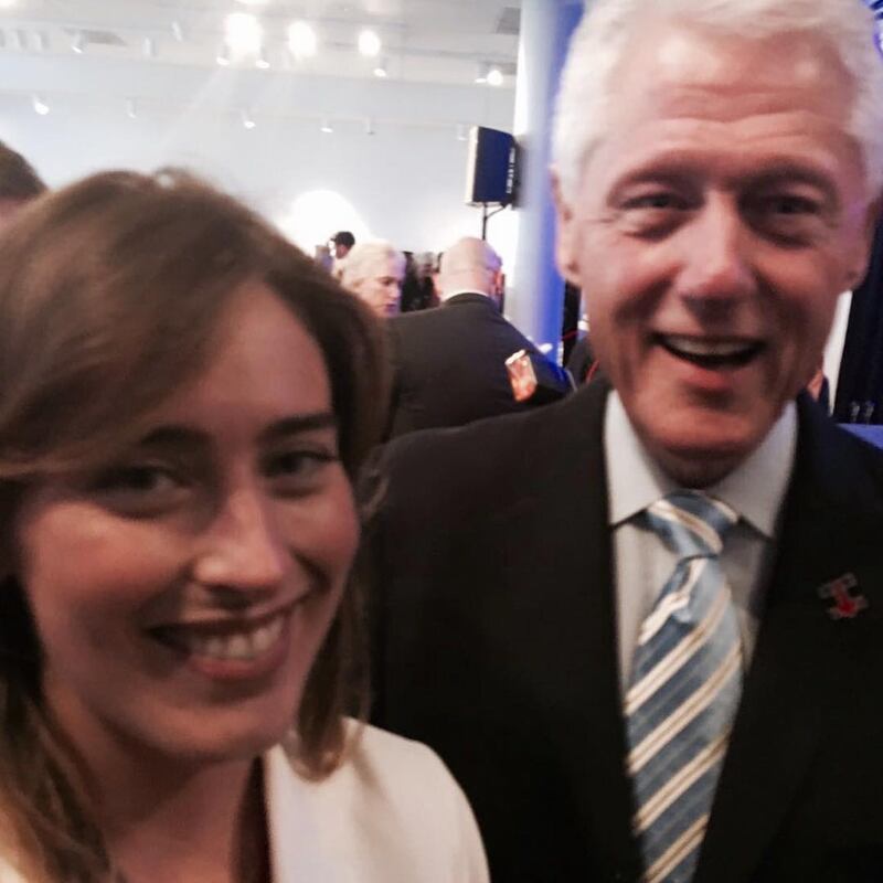 Maria Elena Boschi con Bill Clinton nella foto pubblicata dal direttore della Stampa Maurizio Molinari su Instagram