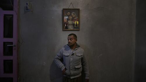 Le famiglie dei copti piangono i loro morti 11