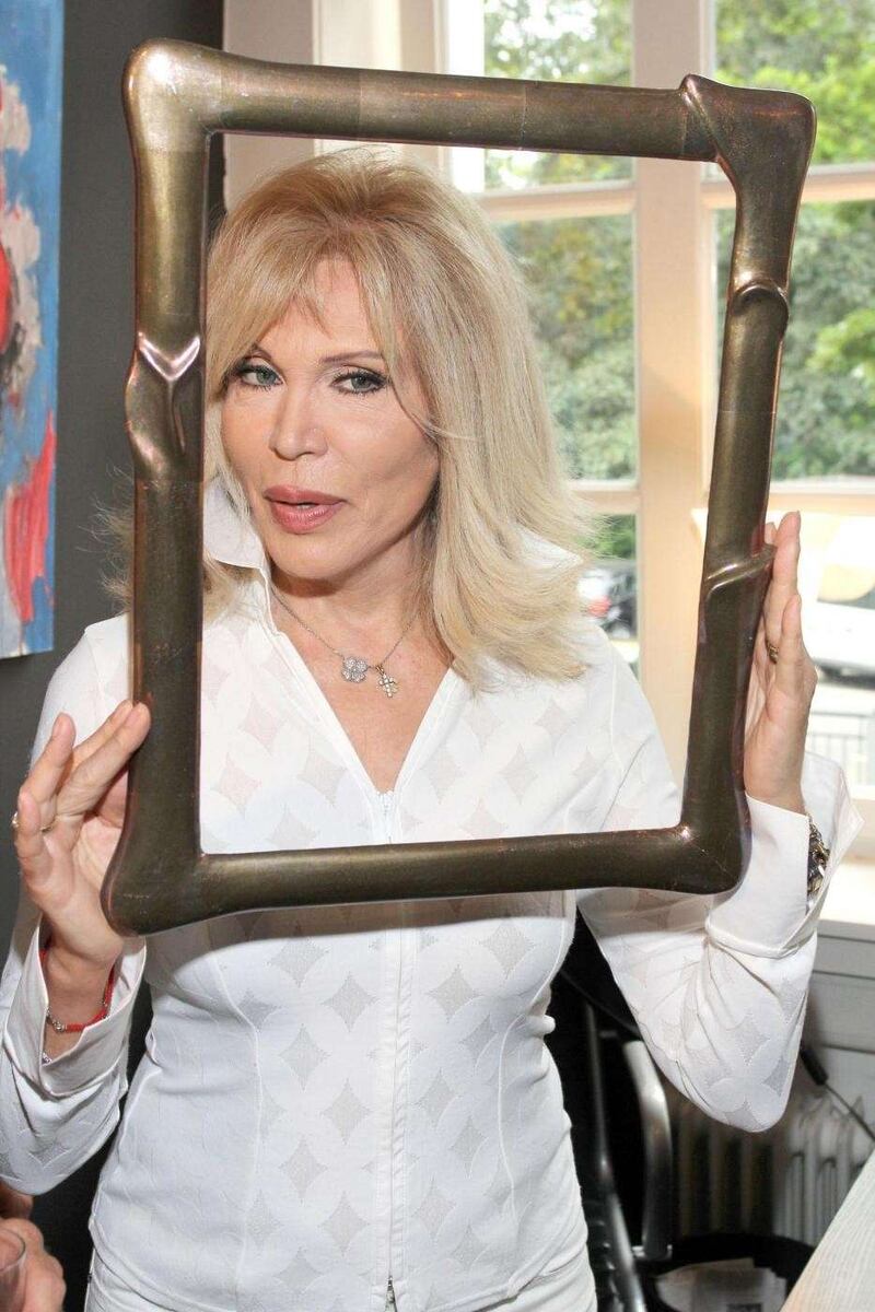 Amanda Lear, sexy icona di fascino 4