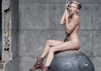 Topless per l'estate 2016, le vip più sexy 22
