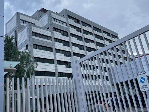Arresto Matteo Messina Denaro, il silenzio davanti la clinica di Palermo