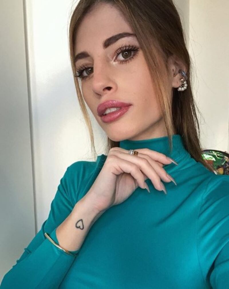Chiara Nasti in bikini sui social 5