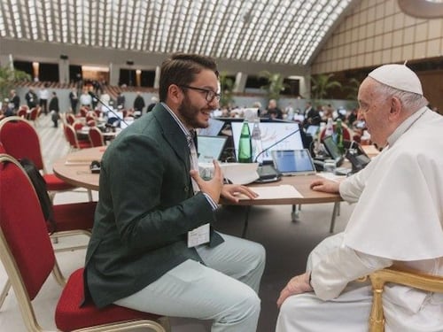 Il Papa firma la "giustificazione" al baby-catechista partecipante al Sinodo