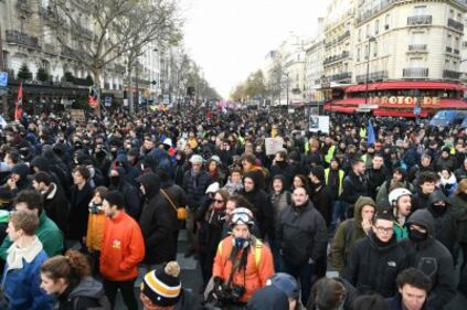 Sesto giorno consecutivo di scioperi in Francia contri la riforma pensionistica voluta da Macron 9