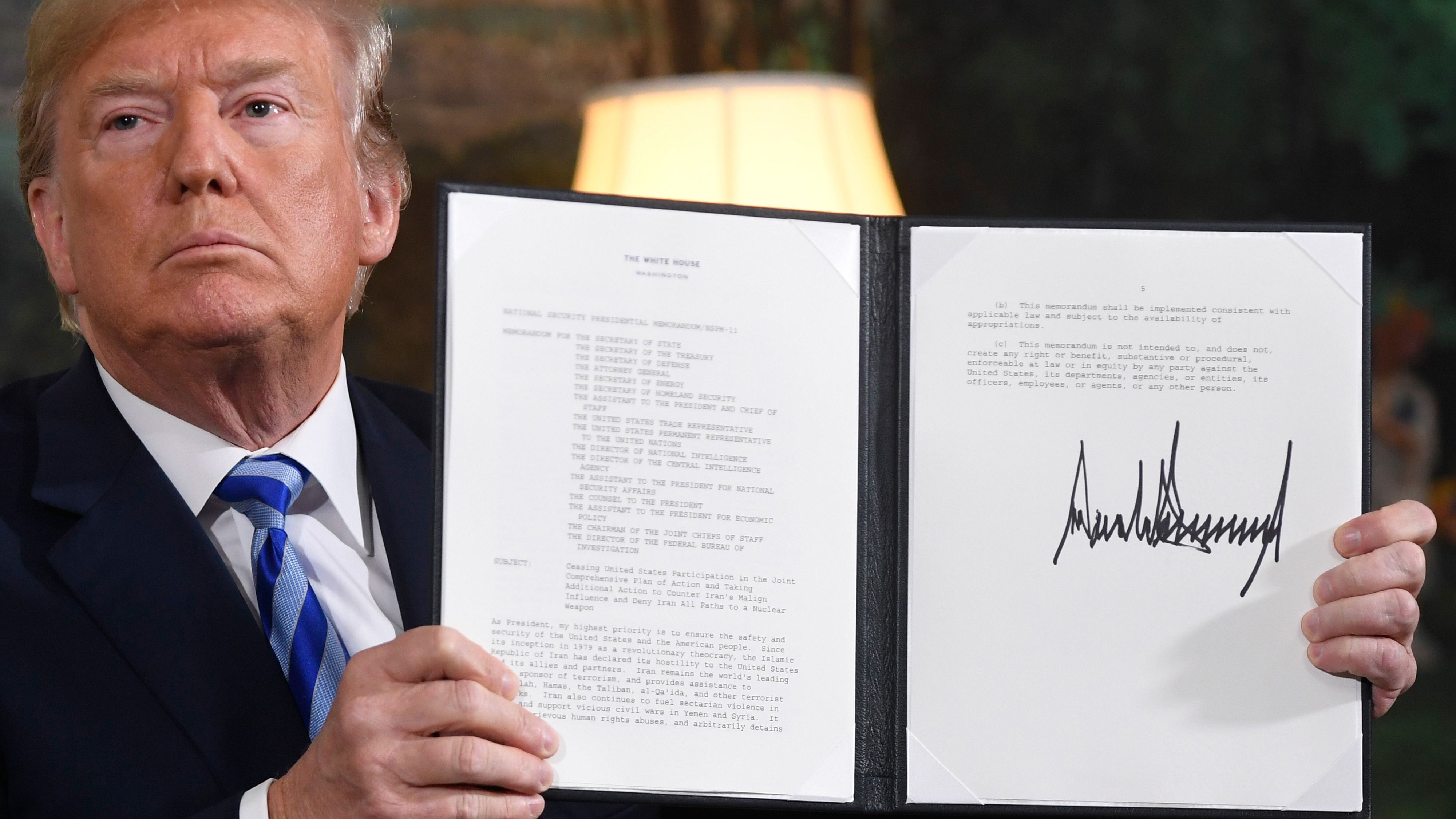 La sfida di Trump all'Iran: "Fuori dall'accordo nucleare"