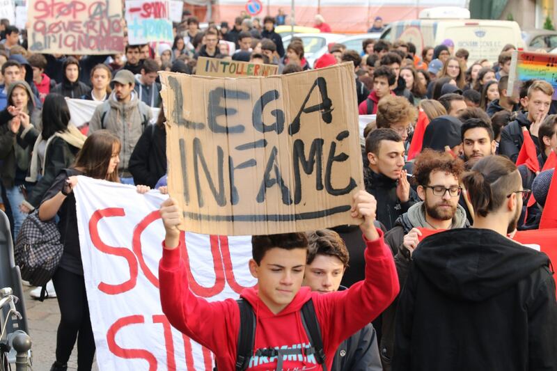 La manifestazione di Milano: "Uccidere Salvini non è reato" 13