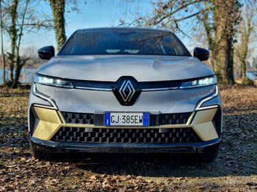 Renault Megane E-TECH: guarda le foto 9