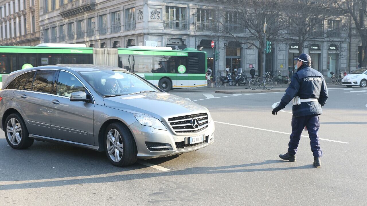 Segnaletica e lampade per indicare 24 jersey (ed evitare intrusioni)