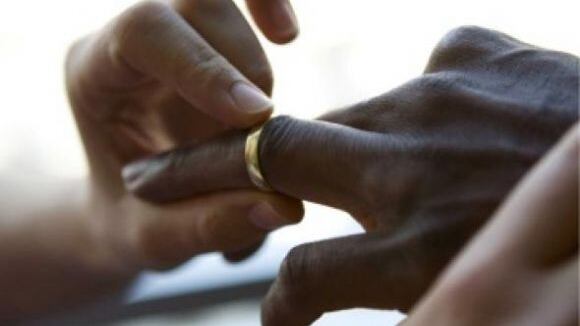 Reati in serie: foglio di via per un marocchino. Ma lui si sposa e il giudice gli concede di restare