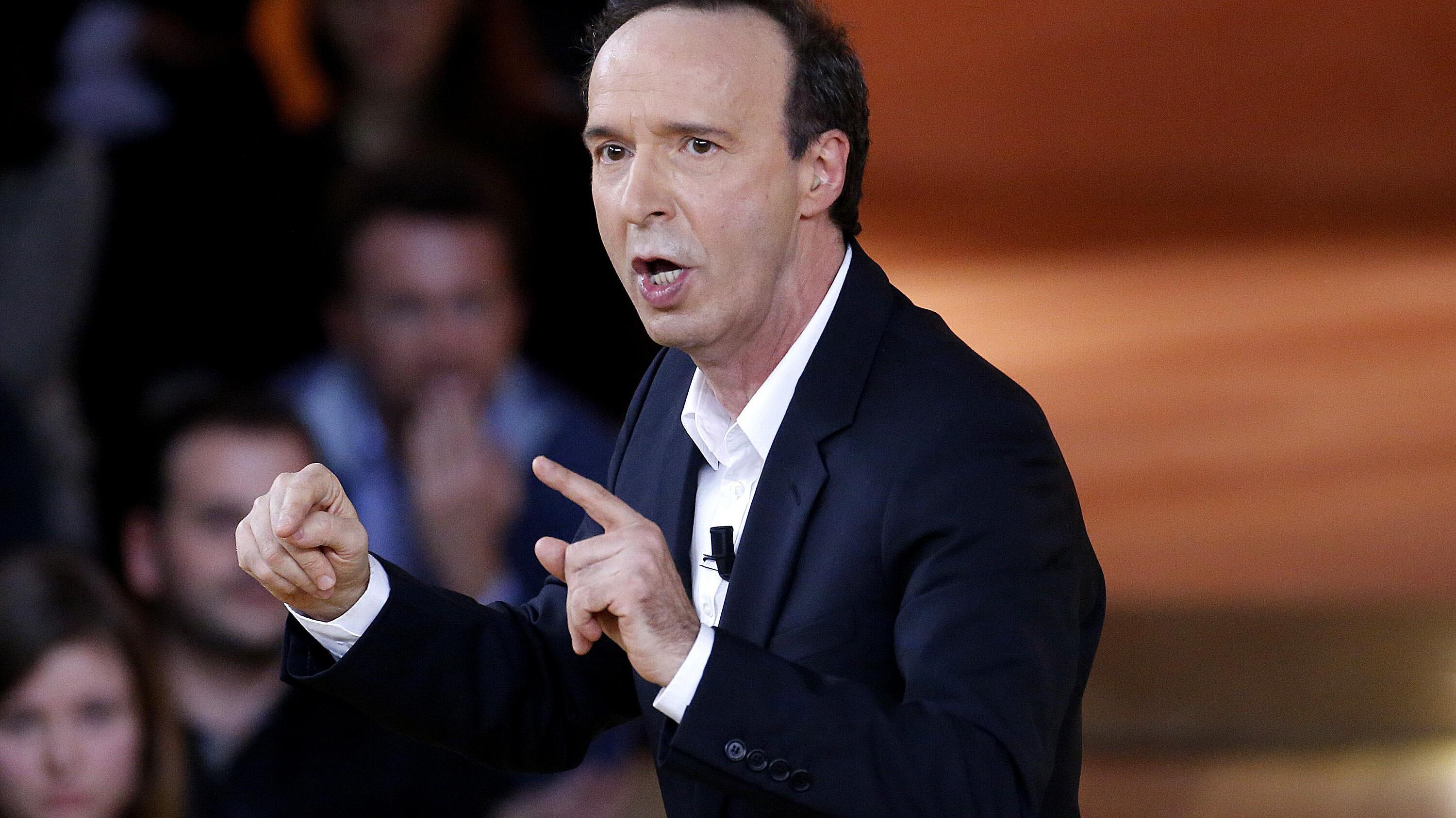 Benigni: meglio la Bibbia dei politici a Rebibbia