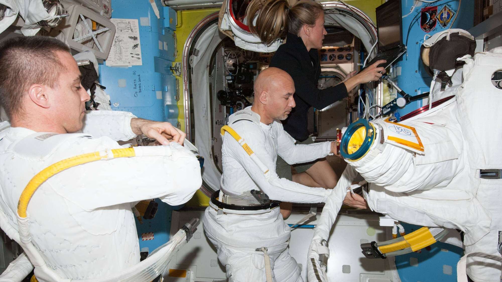 Passeggiata nello spazio per l'astronauta italiano Parmitano