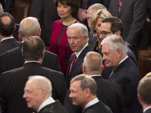 Trump, anche Jeff Sessions nella bufera per contatti con i russi