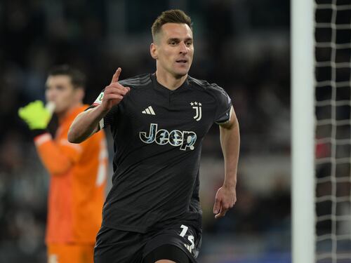 Coppa Italia, la Lazio sfiora l'impresa: Milik porta la Juve in finale