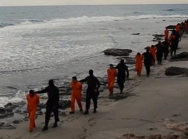Libia, jihadisti dell'Isis decapitano i cristiani copti 3