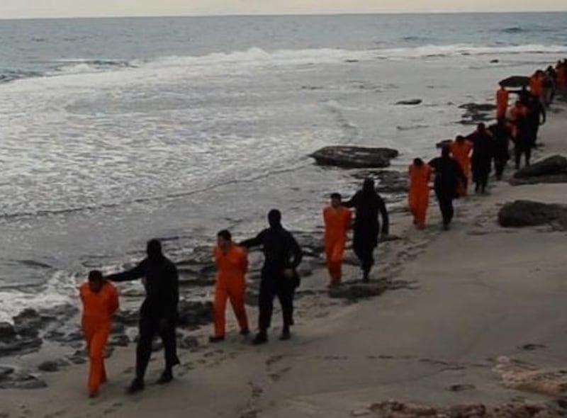 Libia, jihadisti dell'Isis decapitano i cristiani copti  3