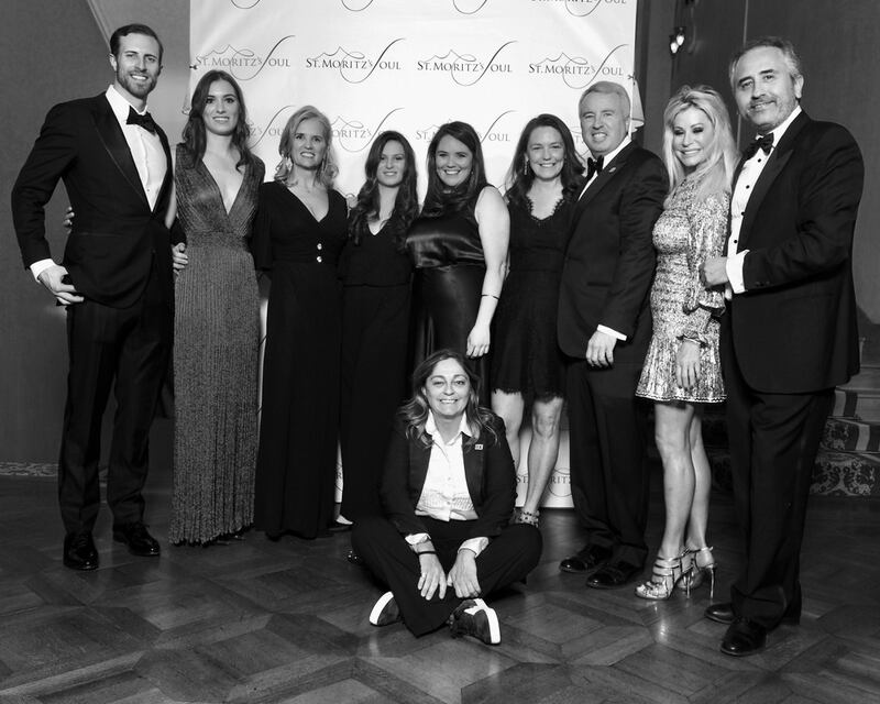 Alexandra della Porta Rodiani con, alle spalle la famiglia Kennedy