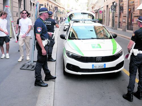 Botte e minacce alla ex, bracciale per un 30enne