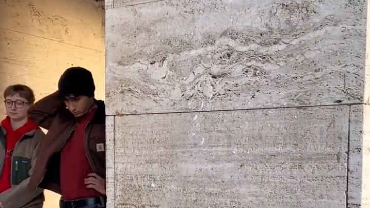 "Compagni disposti a dare la vita...". La targa a La Sapienza per i cubani morti per difendere Maduro
