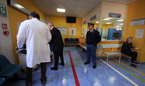 Sparatoria in ospedale a Napoli 7