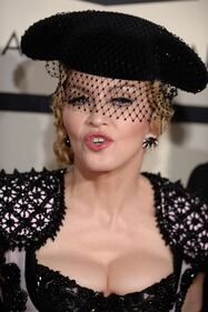 Madonna mostra il lato B ai Grammy 10