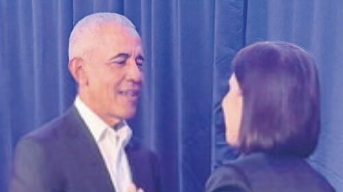Elly rincorre Obama. Ma non gli confessa il suo incubo: vincere senza fare la premier