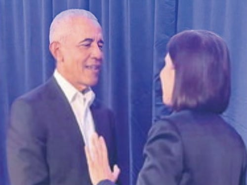 Elly rincorre Obama. Ma non gli confessa il suo incubo: vincere senza fare la premier