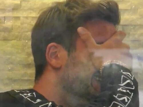 Pierpaolo Pretelli si avvicina a Giulia Salemi e nasconde la foto della Gregoraci